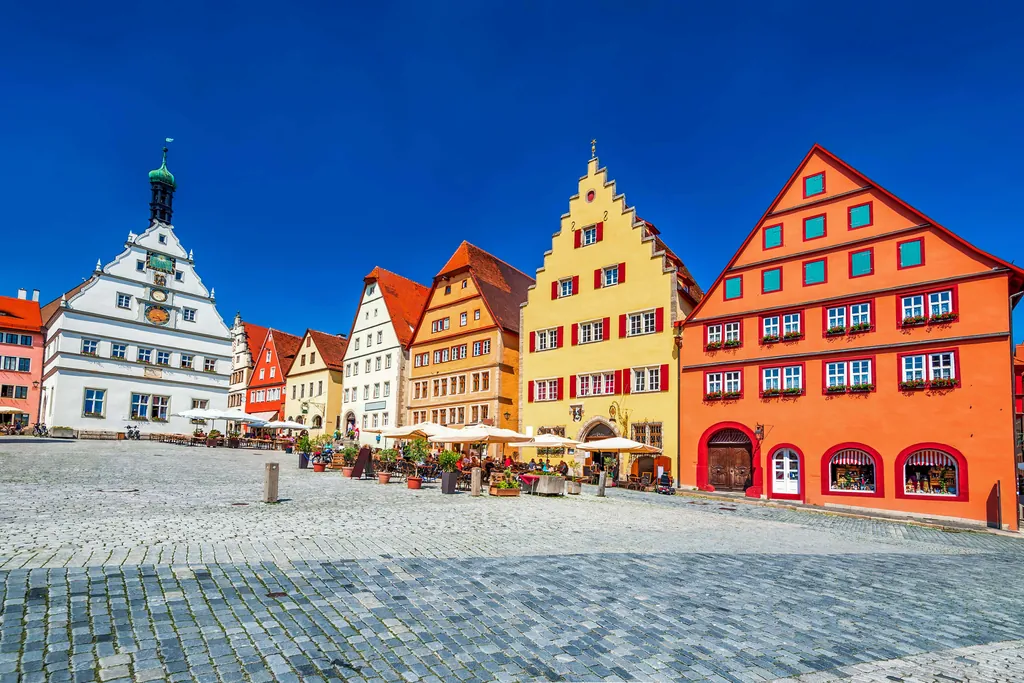 Market Square in Rothenburg ob der Tauber with the town hall and the Ratstrinkstube